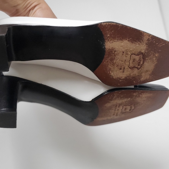 STUART WEITZMAN for BROWNS SHOES Elegant Classic Black & White Leather Heels 8 - Picture 12 of 12